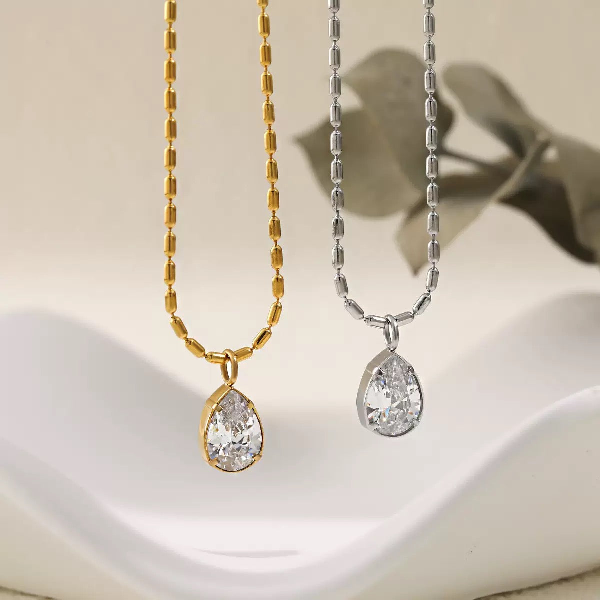 Colar banhado a ouro #36