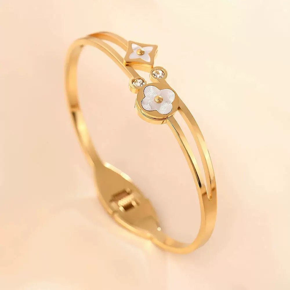 Gold plated bracelet #44