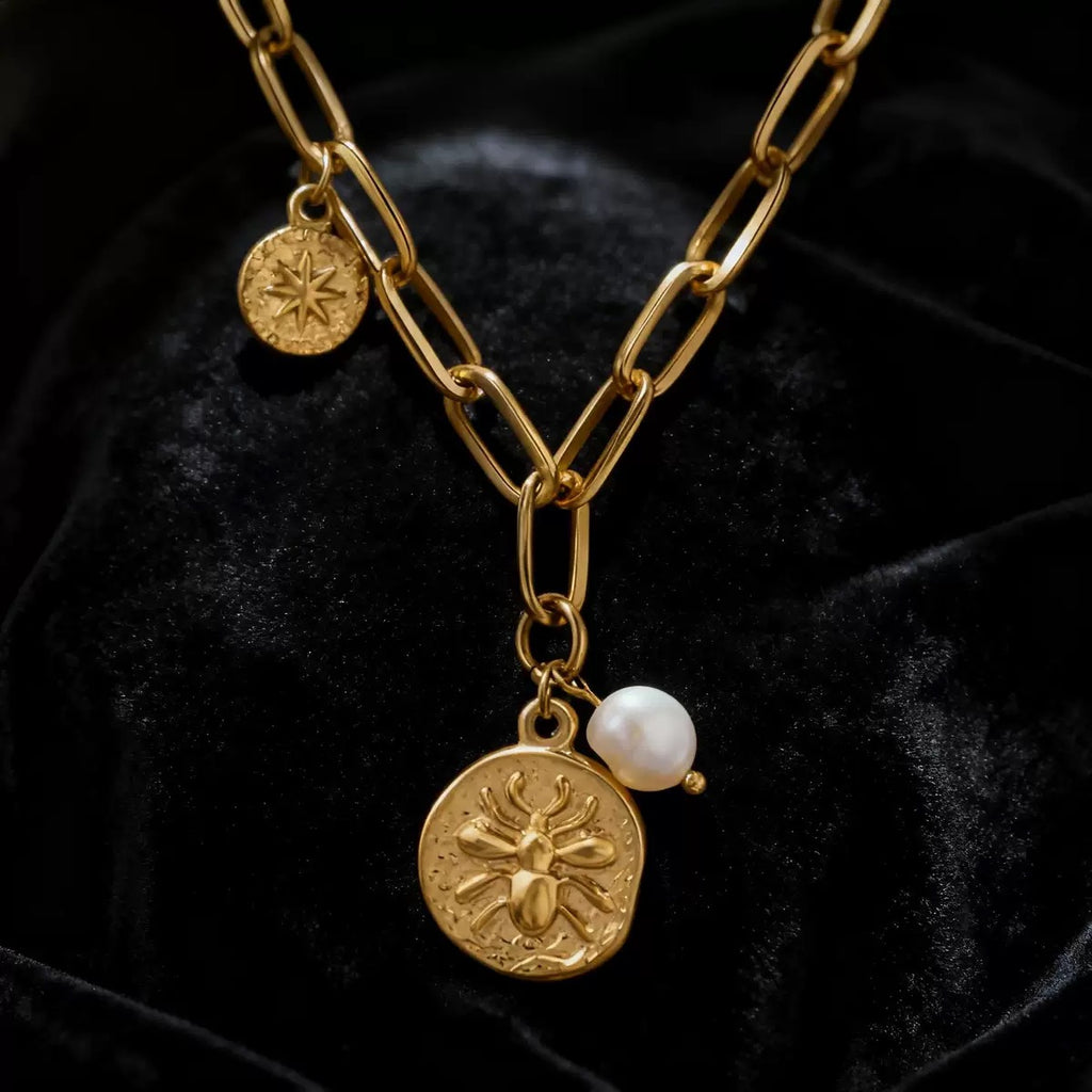 Colar dourado em aço de titânio #03 da F&J Boutique em Maputo - imagem 2
