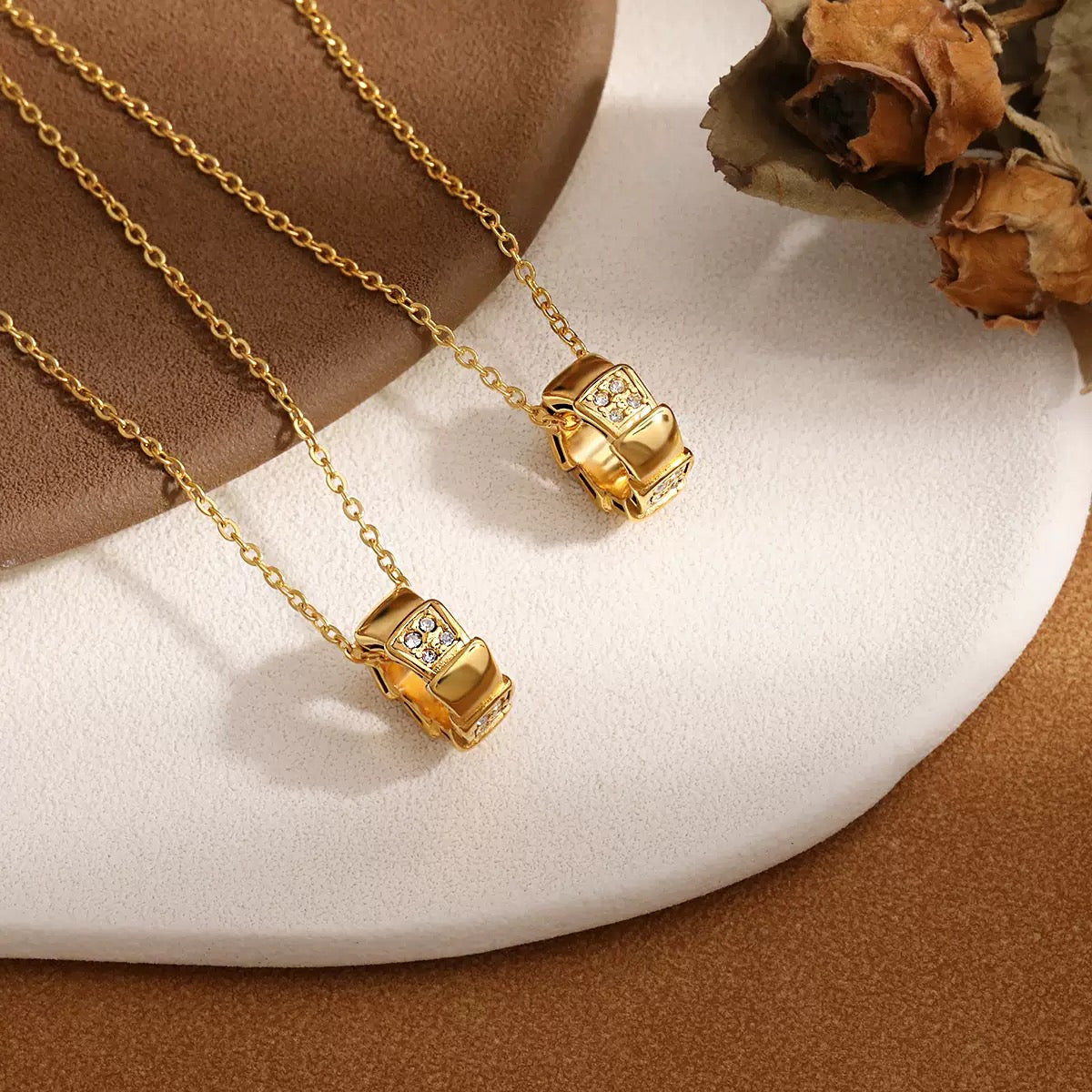 Colar banhado a ouro #38